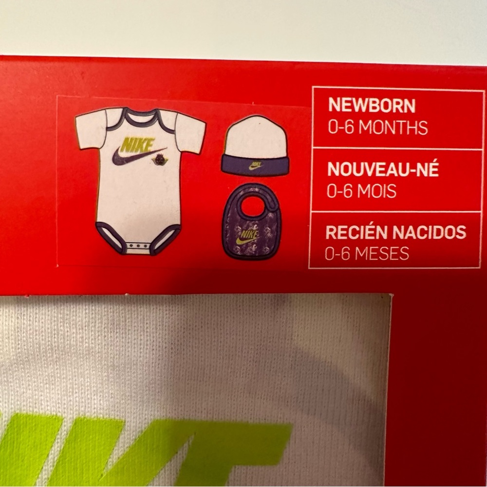 Nike Baby Gift Set - Picture 2 of 6